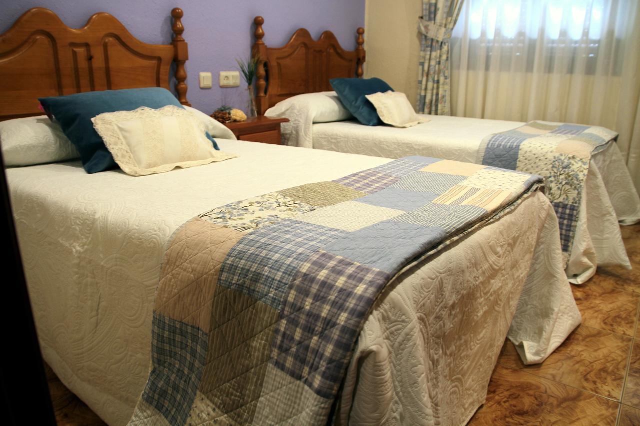 Hostal Pachin Mieres  Exterior foto